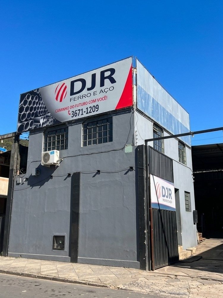 Fachada da loja DJR Ferro e Aço em Sabará, MG